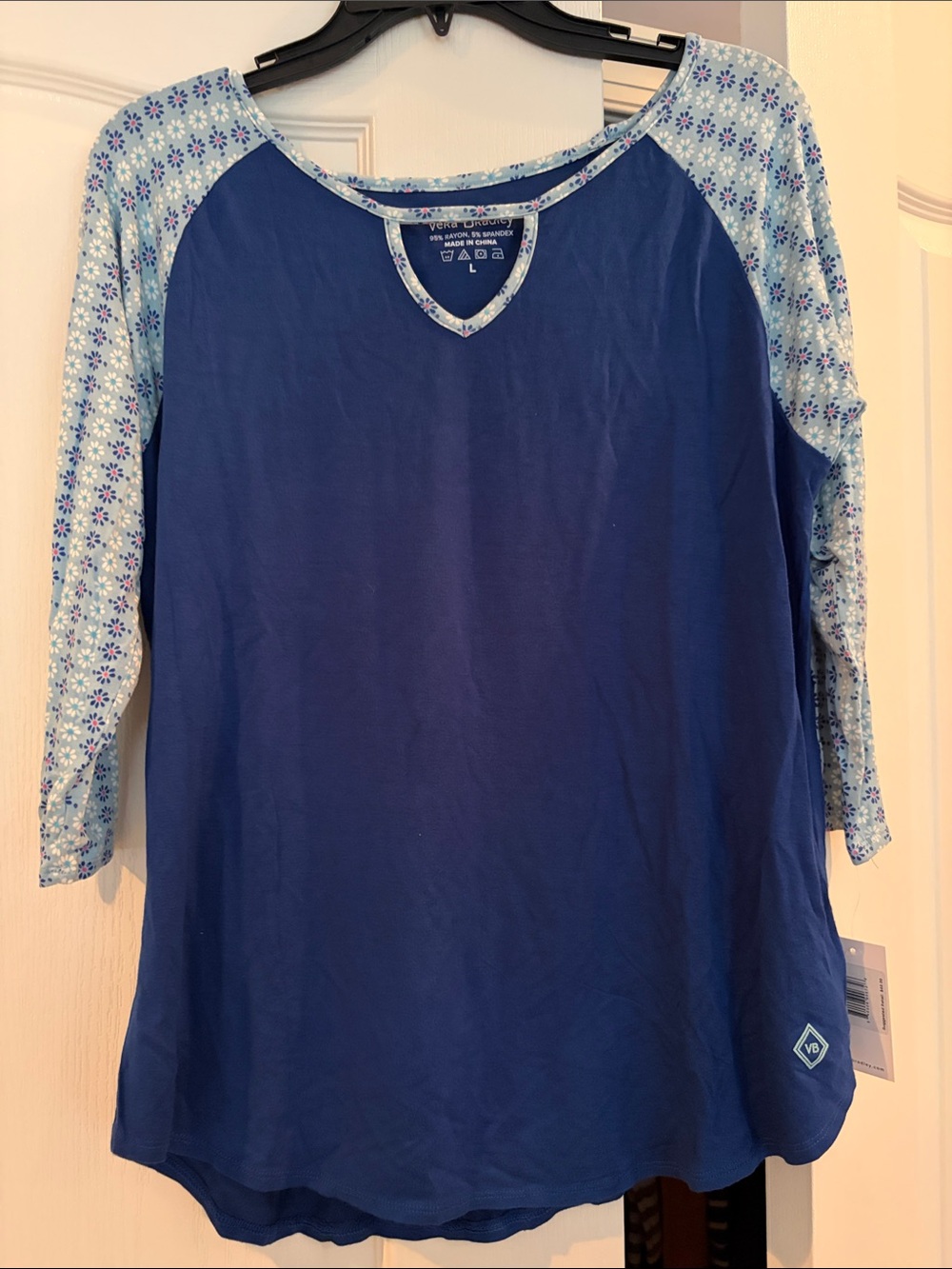 NWT Vera Bradley Navy Blue Tabitha Tee with Flowered Sleeves in Daisy Pattern